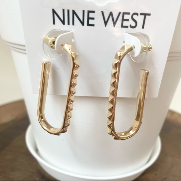 New Nine West oval shaped textured hoop earrings - Picture 5 of 6